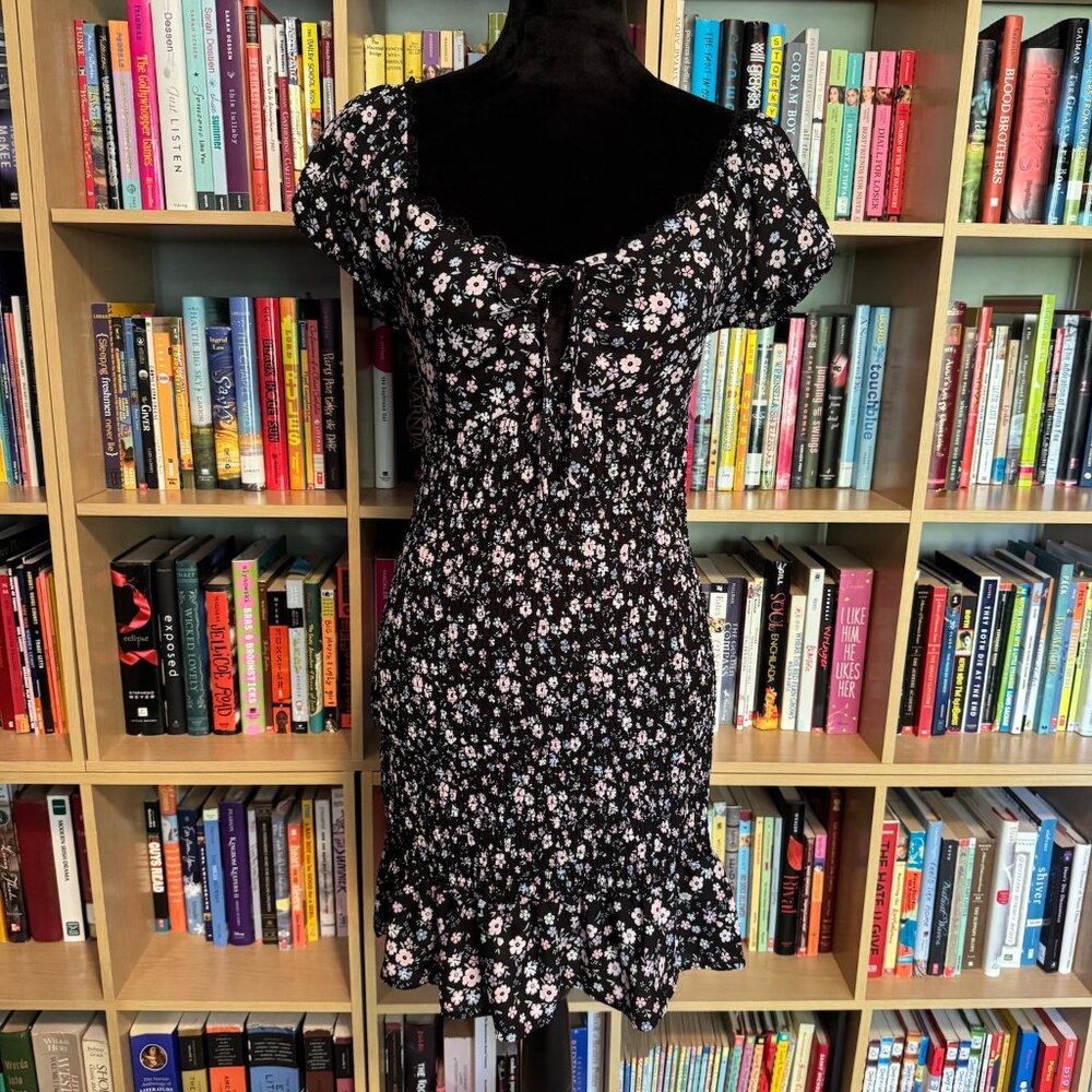 Madden Girl Seersucker Milkmaid Neckline Floral Print Short Sleeve Mini Dress M